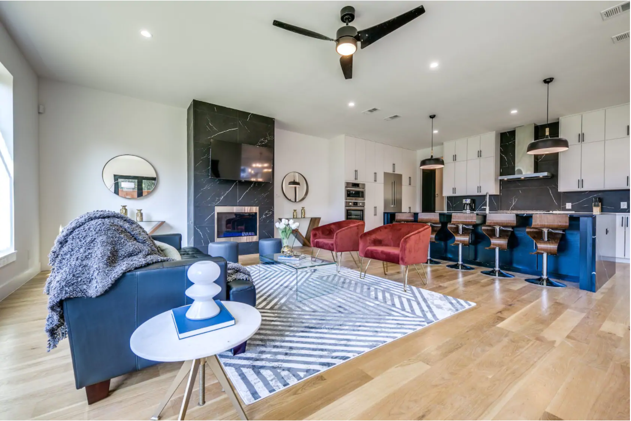 达拉斯核心区优质Airbnb别墅投资 室内客厅