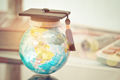 ​出国留学申请学校前，需要了解的7个关键问题!