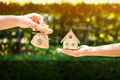  抵押贷款利率和房价攀升遏制美国房屋销售