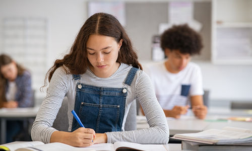 三年制学士学位：大学学位可以 "压缩 "？