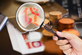 美国房市现状：屋主被带上“金手铐”