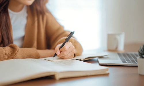 拜登政府为大学发布“法律资源”以回应最高法院的平权行动决定