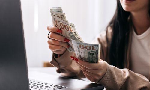 加拿大多倫多道明銀行（TD）的利潤(rùn)下滑，開(kāi)支和貸款損失激增