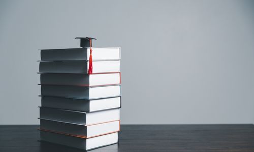 人口普查局在三種移民情景中預見2100年更老、更多樣化的美國