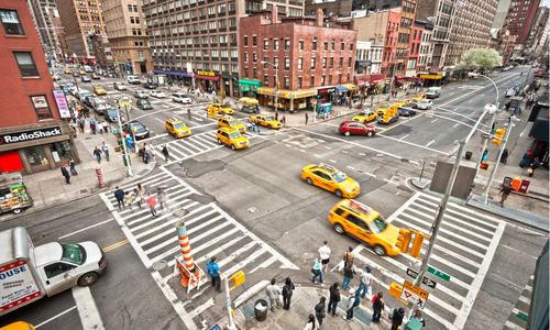 4月20日纽约53条主要街道禁止车辆通行……