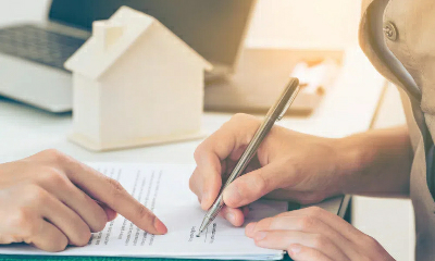 绝望的房主们争分夺秒，花费40万美元试图阻止房屋坍塌入大西洋