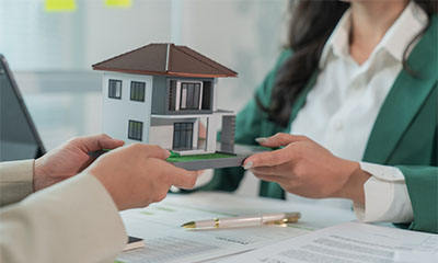 地产新知：美国买房，网上就能看房源为什么 还要找经纪人？