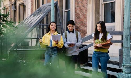 美国国际学生持续减少：F-1四年停留上限加签证积压，大学损失高达34亿美元