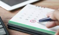 11月绿卡排期迟迟不发：10月表继续沿用，律师预测亲属F1/F4动2–3个月、职业类看中印